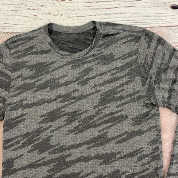 Lululemon Men’s Gray Metal Vent Tech 2.0 Long Sleeve T-Shirt - Picture 5 of 10
